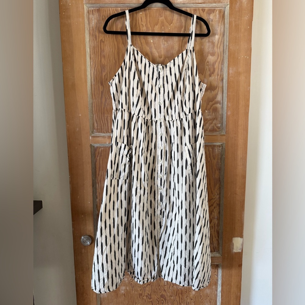 torrid Cream and Black Sleeveless Button-Front Midi Dress